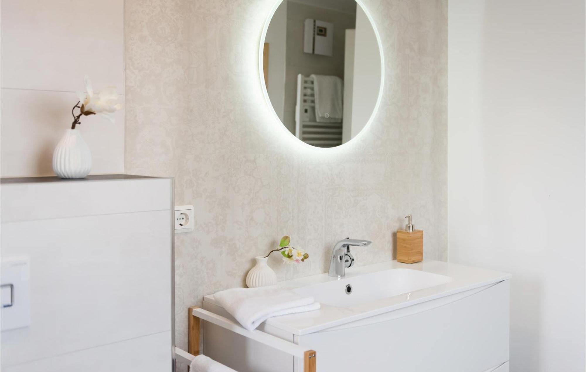 Amazing Apartment In Rechlin With Kitchen Extérieur photo