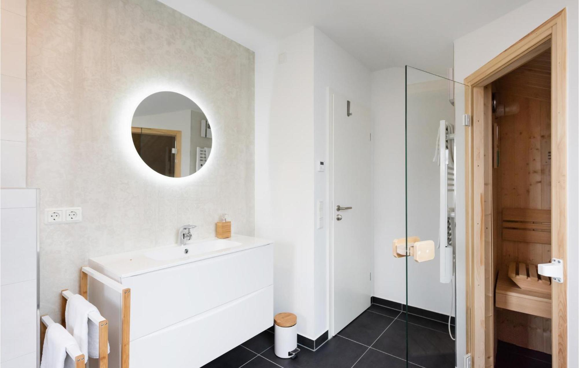 Amazing Apartment In Rechlin With Kitchen Extérieur photo